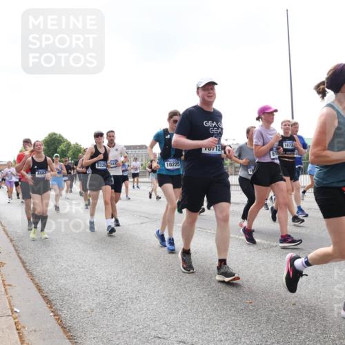 29.06.2025 - hella hamburg halbmarathon Lena Gebhardt http://msf.ph/oto/8247548 29.06.2025 10:45:32 Lombardsbrücke 1033, 1060, 1085, 1104, 1685, 1713, 1798, 1854, 1983, 2008, 2216, 2217, 2522, 2550, 2657, 2664, 2917, 2965, 2973, 3160, 3164, 3357, 3377, 3879, 3993, 4099, 4102, 4186, 4224, 4306, 4317, 4337, 4388, 4504, 4820, 4851, 5044, 5099, 5108, 5190, 5339, 5635, 5636, 5949, 6133, 6150, 6509, 6623, 6763, 6788, 6911, 6922, 6980, 7268, 7283, 7530, 7541, 7699, 7859, 7912, 8594, 8605, 8745, 8762, 9620, 10030, 10182, 10225, 10327, 10329, 11314, 12332, 12334 meine-sportfotos.de
