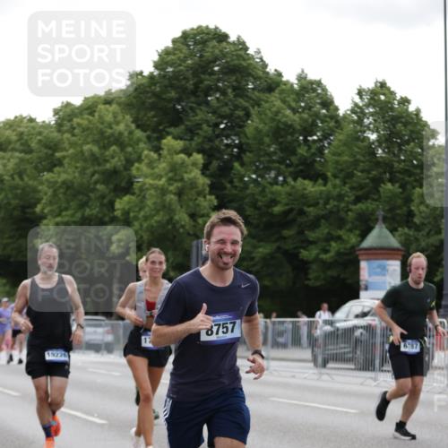 29.06.2025 - hella hamburg halbmarathon Jannik Wohlers http://msf.ph/oto/8247551 29.06.2025 10:30:40 Lombardsbrücke 1773, 2097, 2268, 3131, 4561, 6195, 6620, 6787, 7351, 8072, 8073, 8757, 9576, 10989, 11981, 11988, 12384, 12627, 14095, 14803, 15466, 15589, 17224, 17463, 17509, 17742, 17966, 19052, 19226 meine-sportfotos.de