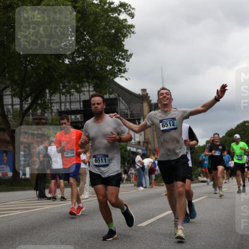 29.06.2025 - hella hamburg halbmarathon Yannick Fuchs http://msf.ph/oto/8247575 29.06.2025 10:47:47 20KM 1030, 1151, 1267, 1422, 1502, 1727, 1870, 2058, 2070, 2354, 2518, 2630, 3096, 3819, 5020, 5259, 5638, 5866, 6294, 6374, 6481, 6511, 6512, 6629, 6762, 6942, 7274, 7395, 7478, 7918, 8285, 8335, 8394, 8447, 9380, 9791, 9922, 10891, 11068, 11430, 11844, 12321, 12379, 12607, 12632, 12909, 13032, 13033, 13397, 13794, 13865, 13912, 14702, 15146, 15441, 15502, 15838, 15856, 15946, 16477, 16780, 17348, 17482, 18143, 18308, 18418, 18487, 18514, 18612, 19067 meine-sportfotos.de