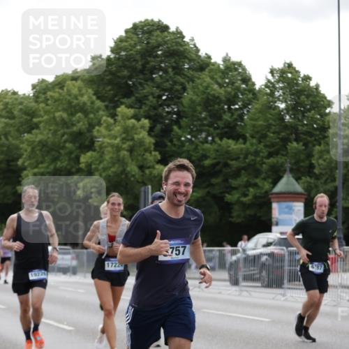 29.06.2025 - hella hamburg halbmarathon Jannik Wohlers http://msf.ph/oto/8247577 29.06.2025 10:30:40 Lombardsbrücke 1773, 2097, 2268, 3131, 4561, 6195, 6620, 6787, 7351, 8072, 8073, 8757, 9576, 10989, 11981, 11988, 12384, 12627, 14095, 14803, 15466, 15589, 17224, 17463, 17509, 17742, 17966, 19052, 19226 meine-sportfotos.de