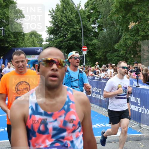29.06.2025 - hella hamburg halbmarathon Zöllner http://msf.ph/oto/8247610 29.06.2025 10:57:28 Ziel 3435, 5926, 6272, 6281, 6302, 8393, 9450, 9727, 12144, 12590, 13394, 13664, 15695, 16093, 16830, 17160, 17758, 17828 meine-sportfotos.de