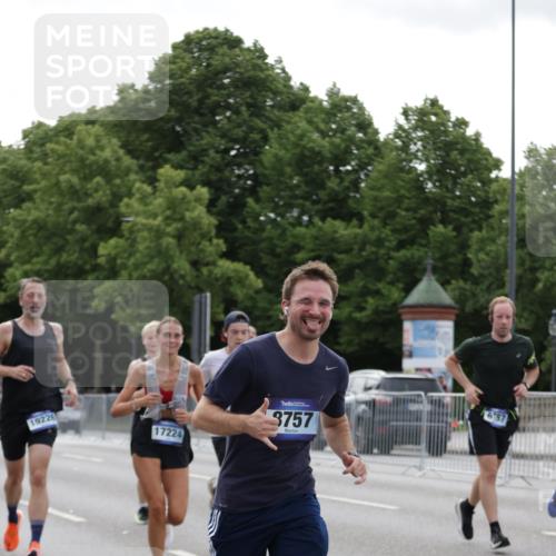 29.06.2025 - hella hamburg halbmarathon Jannik Wohlers http://msf.ph/oto/8247628 29.06.2025 10:30:40 Lombardsbrücke 1773, 2097, 2268, 3131, 4561, 6195, 6620, 6787, 7351, 8072, 8073, 8757, 9576, 10989, 11981, 11988, 12384, 12627, 14095, 14803, 15466, 15589, 17224, 17463, 17509, 17742, 17966, 19052, 19226 meine-sportfotos.de