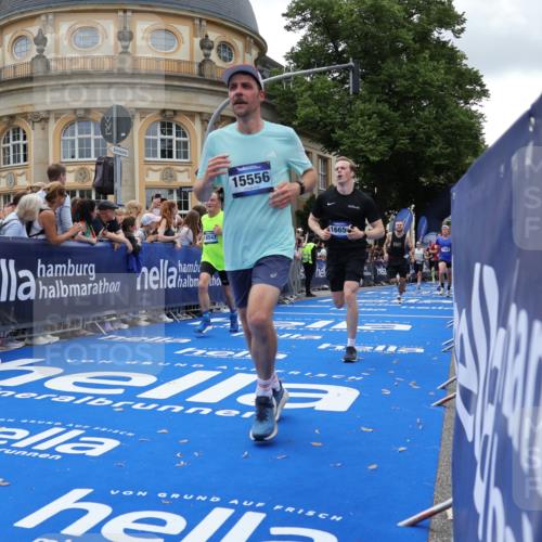 29.06.2025 - hella hamburg halbmarathon Strokosch-Dieckow http://msf.ph/oto/8247635 29.06.2025 10:39:11 Ziel 1445, 2044, 3282, 4565, 4759, 5752, 6686, 6687, 8319, 8925, 11305, 11619, 12046, 12137, 13479, 13729, 14311, 15556, 16656, 16820, 17646, 17668, 18149, 18547 meine-sportfotos.de