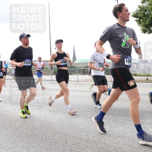 29.06.2025 - hella hamburg halbmarathon Lena Gebhardt http://msf.ph/oto/8247656 29.06.2025 10:34:02 Lombardsbrücke 1189, 1275, 1417, 1672, 1705, 1787, 1896, 2265, 2342, 2464, 2482, 2496, 2526, 2776, 2801, 2933, 3145, 3170, 3264, 3340, 3345, 3560, 3829, 3848, 4361, 4433, 4449, 4479, 4696, 4807, 4824, 4826, 4942, 5075, 5096, 5141, 5557, 5561, 5566, 5569, 5584, 5691, 5821, 5822, 5887, 6105, 6109, 6364, 6515, 6516, 6854, 6956, 7027, 7324, 7329, 7565, 7653, 8021, 8157, 8202, 8277, 8282, 8349, 8375, 8377, 8383, 8401, 8965, 9094, 9234, 9438, 9799, 9875, 9995, 10007, 10071, 10360, 10561, 11811 meine-sportfotos.de