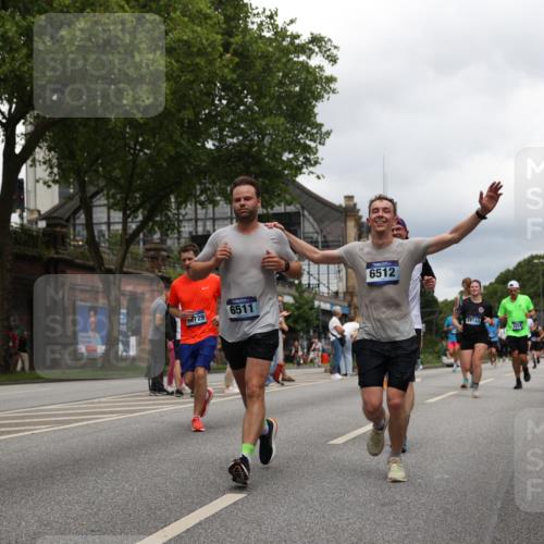 29.06.2025 - hella hamburg halbmarathon Yannick Fuchs http://msf.ph/oto/8247677 29.06.2025 10:47:48 20KM 1030, 1151, 1267, 1422, 1502, 1727, 1870, 2058, 2070, 2354, 2518, 2630, 3096, 3103, 3819, 5020, 5259, 5638, 5866, 6294, 6374, 6481, 6511, 6512, 6629, 6762, 6942, 7274, 7395, 7478, 7918, 8285, 8335, 8394, 8447, 9380, 9791, 9922, 11068, 11430, 11844, 12321, 12379, 12607, 12632, 12909, 13032, 13033, 13397, 13794, 13865, 13912, 14702, 15146, 15441, 15502, 15838, 15856, 15946, 16477, 16780, 17348, 17482, 18143, 18308, 18418, 18487, 18514, 18612, 19067 meine-sportfotos.de