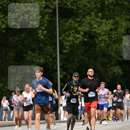 29.06.2025 - hella hamburg halbmarathon Dr. Thomas Lammeyer http://msf.ph/oto/8247685 29.06.2025 10:34:45 Kennedybrücke 1773, 2097, 2302, 2505, 2569, 3131, 6556, 6620, 7071, 7351, 7517, 8792, 9095, 9576, 9830, 9937, 10989, 10996 meine-sportfotos.de