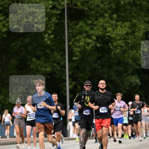 29.06.2025 - hella hamburg halbmarathon Dr. Thomas Lammeyer http://msf.ph/oto/8247700 29.06.2025 10:34:45 Kennedybrücke 1773, 2097, 2302, 2505, 2569, 3131, 6556, 6620, 7071, 7351, 7517, 8792, 9095, 9576, 9830, 9937, 10989, 10996 meine-sportfotos.de