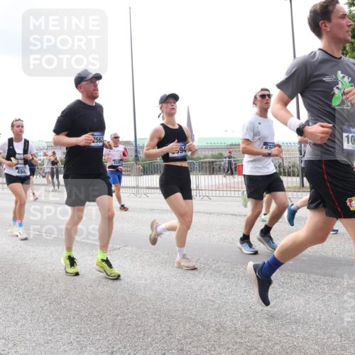 29.06.2025 - hella hamburg halbmarathon Lena Gebhardt http://msf.ph/oto/8247712 29.06.2025 10:34:02 Lombardsbrücke 1189, 1275, 1417, 1672, 1705, 1787, 1896, 2265, 2342, 2464, 2482, 2496, 2526, 2776, 2801, 2933, 3145, 3170, 3264, 3340, 3345, 3560, 3829, 3848, 4361, 4433, 4449, 4479, 4696, 4807, 4824, 4826, 4942, 5075, 5096, 5141, 5557, 5561, 5566, 5569, 5584, 5691, 5821, 5822, 5887, 6105, 6109, 6364, 6515, 6516, 6854, 6956, 7027, 7324, 7329, 7565, 7653, 8021, 8157, 8202, 8277, 8282, 8349, 8375, 8377, 8383, 8401, 8965, 9094, 9234, 9438, 9799, 9875, 9995, 10007, 10071, 10360, 10561, 11811 meine-sportfotos.de