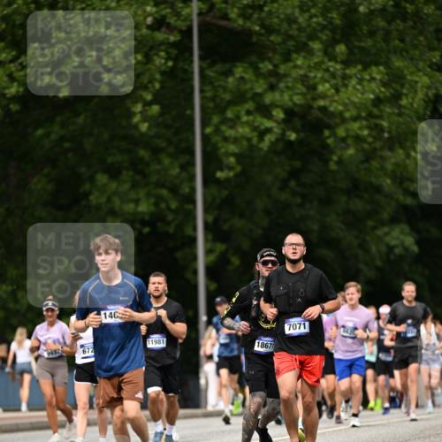 29.06.2025 - hella hamburg halbmarathon Dr. Thomas Lammeyer http://msf.ph/oto/8247726 29.06.2025 10:34:45 Kennedybrücke 1773, 2097, 2302, 2505, 2569, 3131, 6556, 6620, 7071, 7351, 7517, 8792, 9095, 9576, 9830, 9937, 10989, 10996 meine-sportfotos.de