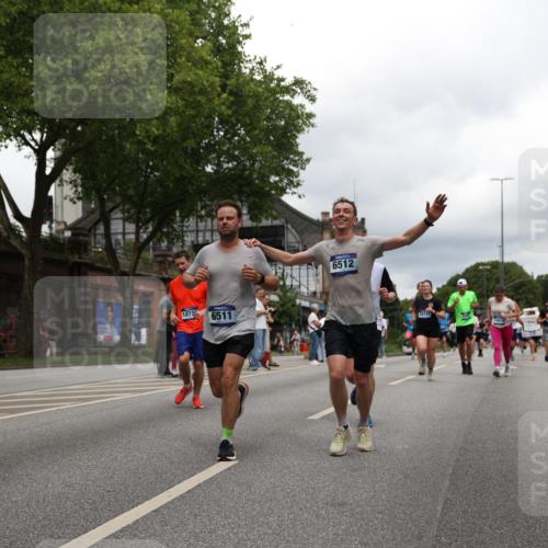 29.06.2025 - hella hamburg halbmarathon Yannick Fuchs http://msf.ph/oto/8247740 29.06.2025 10:47:48 20KM 1030, 1151, 1267, 1422, 1502, 1727, 1870, 2058, 2070, 2354, 2518, 2630, 3096, 3103, 3819, 5020, 5259, 5638, 5866, 6294, 6374, 6481, 6511, 6512, 6629, 6762, 6942, 7274, 7395, 7478, 7918, 8285, 8335, 8394, 8447, 9380, 9791, 9922, 11068, 11430, 11844, 12321, 12379, 12607, 12632, 12909, 13032, 13033, 13397, 13794, 13865, 13912, 14702, 15146, 15441, 15502, 15838, 15856, 15946, 16477, 16780, 17348, 17482, 18143, 18308, 18418, 18487, 18514, 18612, 19067 meine-sportfotos.de