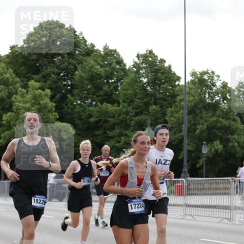 29.06.2025 - hella hamburg halbmarathon Jannik Wohlers http://msf.ph/oto/8247759 29.06.2025 10:30:42 Lombardsbrücke 1773, 1979, 2097, 4561, 5437, 6057, 6195, 6620, 6787, 7351, 8050, 8072, 8073, 8757, 9576, 10989, 11981, 11988, 12384, 12627, 14095, 15466, 15589, 16457, 17224, 17463, 17509, 17587, 17742, 17966, 19052, 19226 meine-sportfotos.de