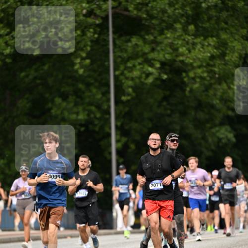 29.06.2025 - hella hamburg halbmarathon Dr. Thomas Lammeyer http://msf.ph/oto/8247812 29.06.2025 10:34:45 Kennedybrücke 1773, 2097, 2302, 2505, 2569, 3131, 6556, 6620, 7071, 7351, 7517, 8792, 9095, 9576, 9830, 9937, 10989, 10996 meine-sportfotos.de