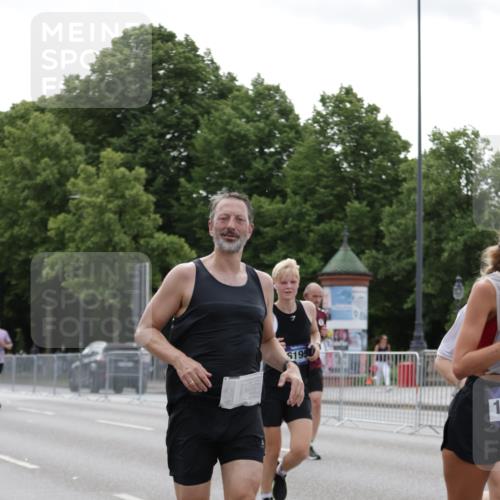 29.06.2025 - hella hamburg halbmarathon Jannik Wohlers http://msf.ph/oto/8247813 29.06.2025 10:30:42 Lombardsbrücke 1773, 1979, 2097, 4561, 5437, 6057, 6195, 6620, 6787, 7351, 8050, 8072, 8073, 8757, 9576, 10989, 11981, 11988, 12384, 12627, 14095, 15466, 15589, 16457, 17224, 17463, 17509, 17587, 17742, 17966, 19052, 19226 meine-sportfotos.de
