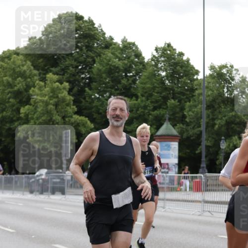 29.06.2025 - hella hamburg halbmarathon Jannik Wohlers http://msf.ph/oto/8247843 29.06.2025 10:30:42 Lombardsbrücke 1773, 1979, 2097, 4561, 5437, 6057, 6195, 6620, 6787, 7351, 8050, 8072, 8073, 8757, 9576, 10989, 11981, 11988, 12384, 12627, 14095, 15466, 15589, 16457, 17224, 17463, 17509, 17587, 17742, 17966, 19052, 19226 meine-sportfotos.de