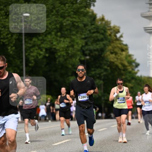 29.06.2025 - hella hamburg halbmarathon Dr. Thomas Lammeyer http://msf.ph/oto/8247849 29.06.2025 10:14:17 Kennedybrücke 1052, 1186, 1456, 1483, 1513, 4389, 7058, 7250, 7685, 8090, 8685, 8890, 9681, 9816, 9988, 11027, 11180 meine-sportfotos.de
