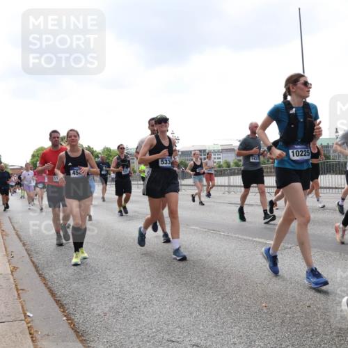 29.06.2025 - hella hamburg halbmarathon Lena Gebhardt http://msf.ph/oto/8247861 29.06.2025 10:45:33 Lombardsbrücke 1033, 1060, 1085, 1104, 1685, 1713, 1798, 1854, 1983, 2008, 2216, 2217, 2522, 2550, 2657, 2664, 2917, 2965, 2973, 3160, 3164, 3357, 3377, 3879, 3993, 4099, 4102, 4186, 4224, 4306, 4317, 4337, 4388, 4504, 4820, 4851, 5044, 5099, 5108, 5190, 5339, 5635, 5636, 5949, 6133, 6150, 6509, 6623, 6763, 6788, 6911, 6922, 6980, 7268, 7283, 7530, 7541, 7699, 7859, 7912, 8594, 8605, 8745, 8762, 9620, 10030, 10182, 10225, 10327, 10329, 10367, 11314, 12332, 12334 meine-sportfotos.de
