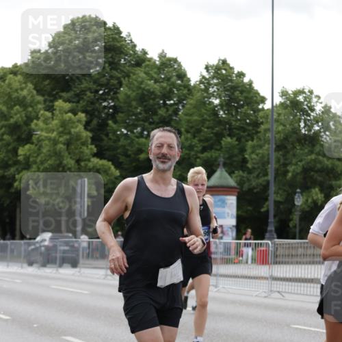 29.06.2025 - hella hamburg halbmarathon Jannik Wohlers http://msf.ph/oto/8247868 29.06.2025 10:30:42 Lombardsbrücke 1773, 1979, 2097, 4561, 5437, 6057, 6195, 6620, 6787, 7351, 8050, 8072, 8073, 8757, 9576, 10989, 11981, 11988, 12384, 12627, 14095, 15466, 15589, 16457, 17224, 17463, 17509, 17587, 17742, 17966, 19052, 19226 meine-sportfotos.de