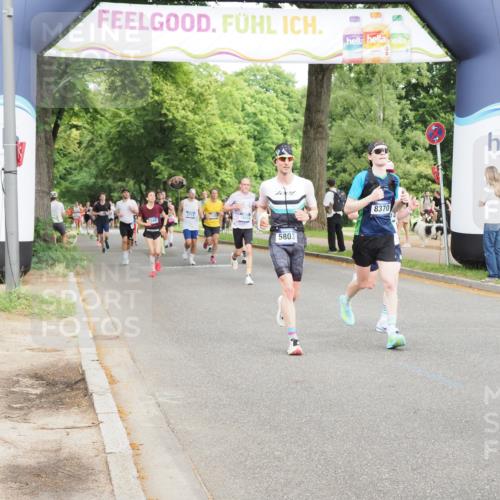 29.06.2025 - hella hamburg halbmarathon MichiJ http://msf.ph/oto/8247890 29.06.2025 10:28:37 Zwischen KM18-KM19 2573, 2972, 4565, 5709, 5803, 8319, 11714, 14077, 15421, 15689, 18013, 18979 meine-sportfotos.de