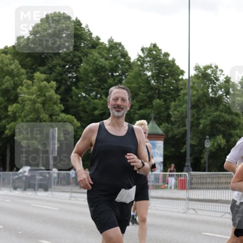 29.06.2025 - hella hamburg halbmarathon Jannik Wohlers http://msf.ph/oto/8247899 29.06.2025 10:30:42 Lombardsbrücke 1773, 1979, 2097, 4561, 5437, 6057, 6195, 6620, 6787, 7351, 8050, 8072, 8073, 8757, 9576, 10989, 11981, 11988, 12384, 12627, 14095, 15466, 15589, 16457, 17224, 17463, 17509, 17587, 17742, 17966, 19052, 19226 meine-sportfotos.de