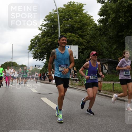 29.06.2025 - hella hamburg halbmarathon Yannick Fuchs http://msf.ph/oto/8247915 29.06.2025 10:47:48 20KM 1030, 1151, 1267, 1422, 1502, 1727, 1870, 2058, 2070, 2354, 2518, 2630, 3096, 3103, 3819, 5020, 5259, 5638, 5866, 6294, 6374, 6481, 6511, 6512, 6629, 6762, 6942, 7274, 7395, 7478, 7918, 8285, 8335, 8394, 8447, 9380, 9791, 9922, 11068, 11430, 11844, 12321, 12379, 12607, 12632, 12909, 13032, 13033, 13397, 13794, 13865, 13912, 14702, 15146, 15441, 15502, 15838, 15856, 15946, 16477, 16780, 17348, 17482, 18143, 18308, 18418, 18487, 18514, 18612, 19067 meine-sportfotos.de