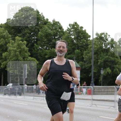 29.06.2025 - hella hamburg halbmarathon Jannik Wohlers http://msf.ph/oto/8247922 29.06.2025 10:30:42 Lombardsbrücke 1773, 1979, 2097, 4561, 5437, 6057, 6195, 6620, 6787, 7351, 8050, 8072, 8073, 8757, 9576, 10989, 11981, 11988, 12384, 12627, 14095, 15466, 15589, 16457, 17224, 17463, 17509, 17587, 17742, 17966, 19052, 19226 meine-sportfotos.de