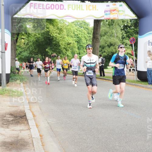 29.06.2025 - hella hamburg halbmarathon MichiJ http://msf.ph/oto/8247930 29.06.2025 10:28:37 Zwischen KM18-KM19 2573, 2972, 4565, 5709, 5803, 8319, 11714, 14077, 15421, 15689, 18013, 18979 meine-sportfotos.de