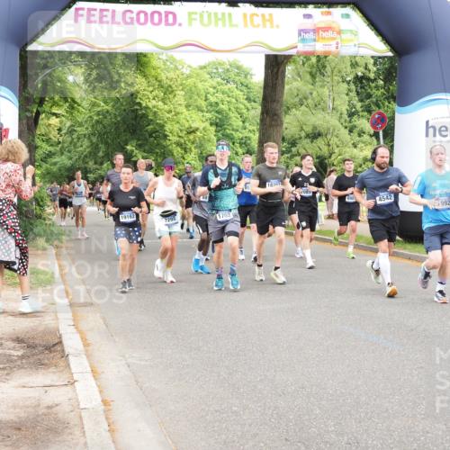 29.06.2025 - hella hamburg halbmarathon MichiJ http://msf.ph/oto/8247967 29.06.2025 10:51:23 Zwischen KM18-KM19 1194, 1702, 1992, 2979, 4542, 7081, 8520, 8561, 8810, 10962, 12211, 12212, 12837, 13171, 13793, 16095 meine-sportfotos.de