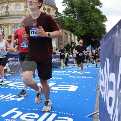 29.06.2025 - hella hamburg halbmarathon Strokosch-Dieckow http://msf.ph/oto/8247972 29.06.2025 10:39:16 Ziel 2044, 3282, 4565, 5752, 6037, 8319, 8925, 11305, 12046, 13479, 13729, 14311, 14359, 15013, 15866, 17646, 17668, 18149, 18547 meine-sportfotos.de