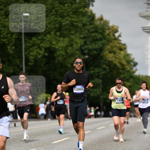 29.06.2025 - hella hamburg halbmarathon Dr. Thomas Lammeyer http://msf.ph/oto/8247974 29.06.2025 10:14:17 Kennedybrücke 1052, 1186, 1456, 1483, 1513, 4389, 7058, 7250, 7685, 8090, 8685, 8890, 9681, 9816, 9988, 11027, 11180 meine-sportfotos.de