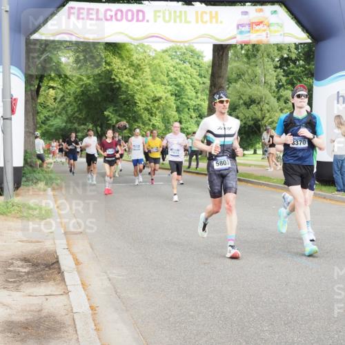 29.06.2025 - hella hamburg halbmarathon MichiJ http://msf.ph/oto/8248007 29.06.2025 10:28:37 Zwischen KM18-KM19 2573, 2972, 4565, 5709, 5803, 8319, 11714, 14077, 15421, 15689, 18013, 18979 meine-sportfotos.de