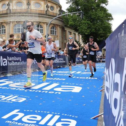 29.06.2025 - hella hamburg halbmarathon Strokosch-Dieckow http://msf.ph/oto/8248034 29.06.2025 10:39:18 Ziel 2044, 2972, 3282, 4565, 5752, 6037, 6152, 8319, 8346, 8925, 11305, 12046, 12335, 12372, 13479, 13729, 14311, 14359, 15013, 15866, 17646, 17668 meine-sportfotos.de