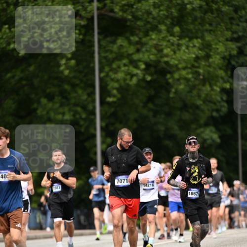29.06.2025 - hella hamburg halbmarathon Dr. Thomas Lammeyer http://msf.ph/oto/8248041 29.06.2025 10:34:46 Kennedybrücke 1773, 2097, 2302, 2505, 2569, 3131, 6556, 6620, 7071, 7351, 7517, 8792, 9095, 9576, 9830, 9937, 10989, 10996 meine-sportfotos.de