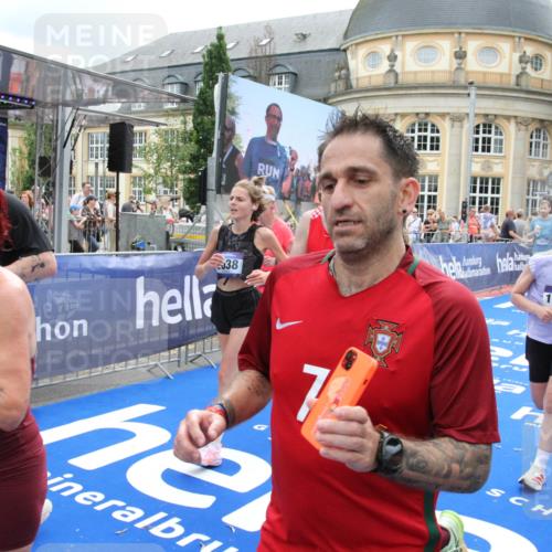 29.06.2025 - hella hamburg halbmarathon Michael Strokosch http://msf.ph/oto/8248056 29.06.2025 10:49:40 Ziel 2504, 2516, 2592, 2596, 2706, 2889, 2937, 5705, 5978, 6115, 9038, 9463, 9649, 11340, 11679, 11977, 13233, 14562, 15392, 15857, 16114, 16592, 16738, 16843, 17001, 18058, 18451 meine-sportfotos.de