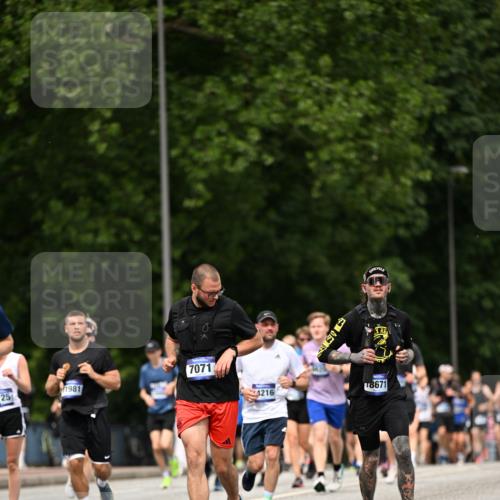 29.06.2025 - hella hamburg halbmarathon Dr. Thomas Lammeyer http://msf.ph/oto/8248067 29.06.2025 10:34:46 Kennedybrücke 1773, 2097, 2302, 2505, 2569, 3131, 6556, 6620, 7071, 7351, 7517, 8792, 9095, 9576, 9830, 9937, 10989, 10996 meine-sportfotos.de
