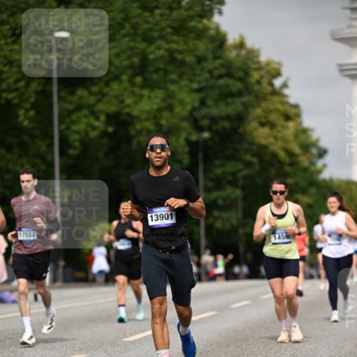 29.06.2025 - hella hamburg halbmarathon Dr. Thomas Lammeyer http://msf.ph/oto/8248087 29.06.2025 10:14:18 Kennedybrücke 1052, 1186, 1456, 1483, 1513, 4389, 7058, 7250, 7685, 8090, 8685, 8890, 9681, 9816, 9988, 11180 meine-sportfotos.de