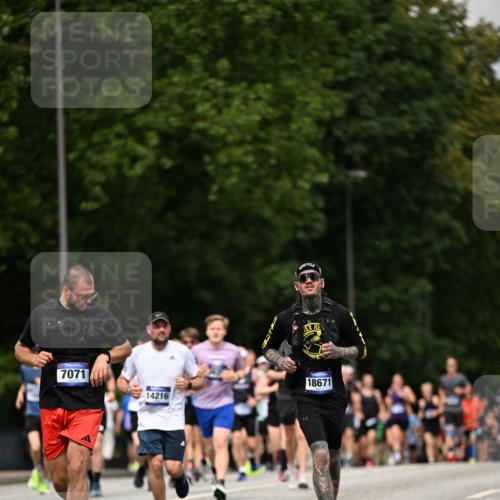 29.06.2025 - hella hamburg halbmarathon Dr. Thomas Lammeyer http://msf.ph/oto/8248102 29.06.2025 10:34:46 Kennedybrücke 1773, 2097, 2302, 2505, 2569, 3131, 6556, 6620, 7071, 7351, 7517, 8792, 9095, 9576, 9830, 9937, 10989, 10996 meine-sportfotos.de