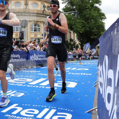 29.06.2025 - hella hamburg halbmarathon Strokosch-Dieckow http://msf.ph/oto/8248107 29.06.2025 10:39:20 Ziel 2044, 2546, 2972, 4565, 5752, 6037, 6152, 8319, 8346, 8925, 12046, 12335, 12372, 13479, 14311, 14359, 15013, 15866, 17646 meine-sportfotos.de