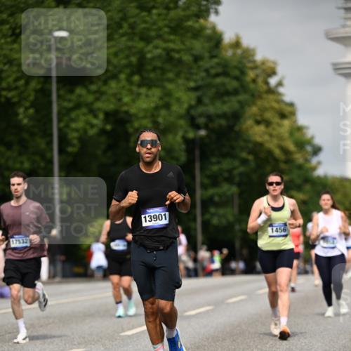 29.06.2025 - hella hamburg halbmarathon Dr. Thomas Lammeyer http://msf.ph/oto/8248113 29.06.2025 10:14:18 Kennedybrücke 1052, 1186, 1456, 1483, 1513, 4389, 7058, 7250, 7685, 8090, 8685, 8890, 9681, 9816, 9988, 11180 meine-sportfotos.de