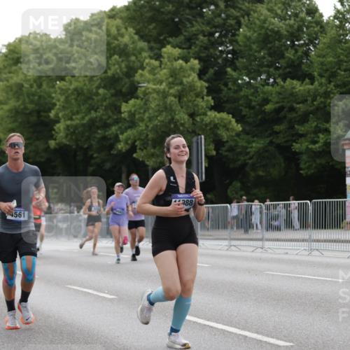 29.06.2025 - hella hamburg halbmarathon Jannik Wohlers http://msf.ph/oto/8248119 29.06.2025 10:30:44 Lombardsbrücke 1292, 1773, 1979, 2097, 2414, 2914, 4561, 4817, 5437, 5943, 6057, 6195, 6620, 6787, 7351, 7604, 8050, 8072, 8073, 8757, 9576, 10111, 10989, 11988, 12384, 12627, 14095, 14349, 15466, 15589, 16457, 17224, 17463, 17509, 17587, 17742, 17966, 19052, 19226 meine-sportfotos.de