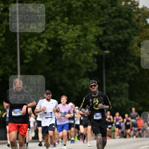 29.06.2025 - hella hamburg halbmarathon Dr. Thomas Lammeyer http://msf.ph/oto/8248127 29.06.2025 10:34:47 Kennedybrücke 1773, 2097, 2302, 2505, 2569, 3131, 6556, 6620, 7071, 7351, 7517, 8792, 9095, 9576, 9830, 9937, 10989, 10996 meine-sportfotos.de