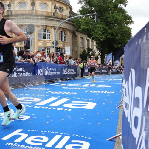 29.06.2025 - hella hamburg halbmarathon Strokosch-Dieckow http://msf.ph/oto/8248130 29.06.2025 10:39:20 Ziel 2044, 2546, 2972, 4565, 5752, 6037, 6152, 8319, 8346, 8925, 12046, 12335, 12372, 13479, 14311, 14359, 15013, 15866, 17646 meine-sportfotos.de