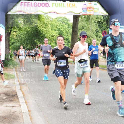 29.06.2025 - hella hamburg halbmarathon MichiJ http://msf.ph/oto/8248133 29.06.2025 10:51:26 Zwischen KM18-KM19 1194, 1702, 1992, 2298, 2782, 2979, 4542, 6585, 6907, 6908, 7081, 8520, 8561, 8810, 10962, 13171, 13793, 14176, 15915, 16095, 18707, 19162 meine-sportfotos.de