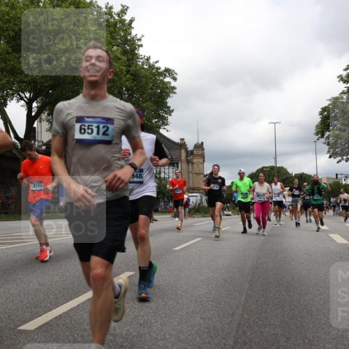 29.06.2025 - hella hamburg halbmarathon Yannick Fuchs http://msf.ph/oto/8248143 29.06.2025 10:47:49 20KM 1030, 1151, 1267, 1422, 1502, 1727, 1870, 2058, 2070, 2354, 2518, 2630, 3096, 3103, 3819, 5020, 5259, 5638, 5866, 6294, 6374, 6481, 6511, 6512, 6629, 6762, 6942, 7274, 7395, 7478, 7918, 8285, 8335, 8394, 8447, 9032, 9380, 9791, 9922, 11068, 11430, 11844, 12321, 12379, 12607, 12632, 12909, 13032, 13033, 13397, 13794, 13803, 13865, 13912, 14239, 14702, 15146, 15441, 15502, 15838, 15856, 15946, 16477, 16780, 17348, 17482, 18143, 18308, 18418, 18487, 18514, 18612, 19067 meine-sportfotos.de