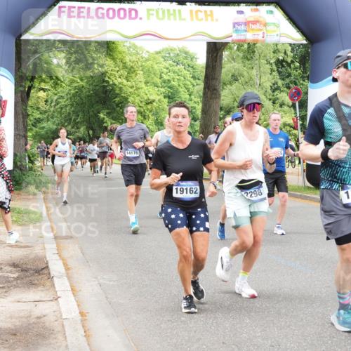29.06.2025 - hella hamburg halbmarathon MichiJ http://msf.ph/oto/8248146 29.06.2025 10:51:26 Zwischen KM18-KM19 1194, 1702, 1992, 2298, 2782, 2979, 4542, 6585, 6907, 6908, 7081, 8520, 8561, 8810, 10962, 13171, 13793, 14176, 15915, 16095, 18707, 19162 meine-sportfotos.de