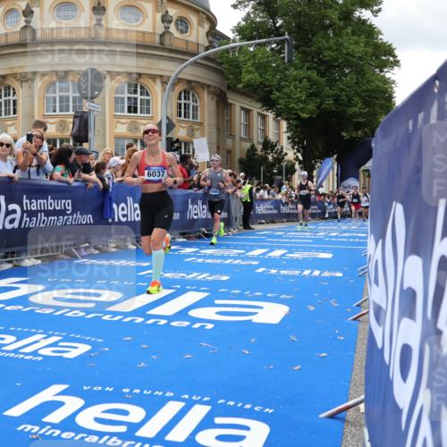 29.06.2025 - hella hamburg halbmarathon Strokosch-Dieckow http://msf.ph/oto/8248156 29.06.2025 10:39:22 Ziel 1343, 2044, 2546, 2972, 4565, 6037, 6152, 8319, 8346, 8925, 12046, 12335, 12372, 13479, 14359, 15013, 15866, 17646 meine-sportfotos.de