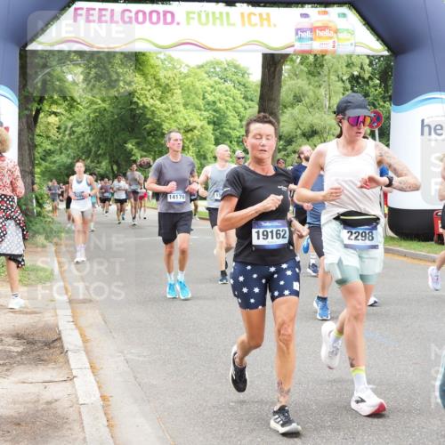 29.06.2025 - hella hamburg halbmarathon MichiJ http://msf.ph/oto/8248183 29.06.2025 10:51:26 Zwischen KM18-KM19 1194, 1702, 1992, 2298, 2782, 2979, 4542, 6585, 6907, 6908, 7081, 8520, 8561, 8810, 10962, 13171, 13793, 14176, 15915, 16095, 18707, 19162 meine-sportfotos.de