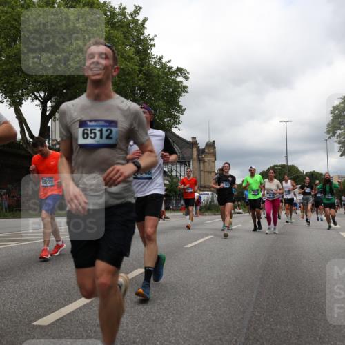 29.06.2025 - hella hamburg halbmarathon Yannick Fuchs http://msf.ph/oto/8248185 29.06.2025 10:47:49 20KM 1030, 1151, 1267, 1422, 1502, 1727, 1870, 2058, 2070, 2354, 2518, 2630, 3096, 3103, 3819, 5020, 5259, 5638, 5866, 6294, 6374, 6481, 6511, 6512, 6629, 6762, 6942, 7274, 7395, 7478, 7918, 8285, 8335, 8394, 8447, 9032, 9380, 9791, 9922, 11068, 11430, 11844, 12321, 12379, 12607, 12632, 12909, 13032, 13033, 13397, 13794, 13803, 13865, 13912, 14239, 14702, 15146, 15441, 15502, 15838, 15856, 15946, 16477, 16780, 17348, 17482, 18143, 18308, 18418, 18487, 18514, 18612, 19067 meine-sportfotos.de