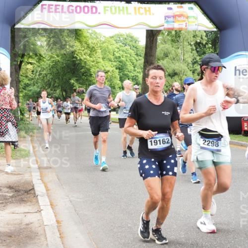 29.06.2025 - hella hamburg halbmarathon MichiJ http://msf.ph/oto/8248204 29.06.2025 10:51:26 Zwischen KM18-KM19 1194, 1702, 1992, 2298, 2782, 2979, 4542, 6585, 6907, 6908, 7081, 8520, 8561, 8810, 10962, 13171, 13793, 14176, 15915, 16095, 18707, 19162 meine-sportfotos.de