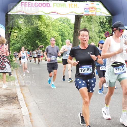 29.06.2025 - hella hamburg halbmarathon MichiJ http://msf.ph/oto/8248219 29.06.2025 10:51:26 Zwischen KM18-KM19 1194, 1702, 1992, 2298, 2782, 2979, 4542, 6585, 6907, 6908, 7081, 8520, 8561, 8810, 10962, 13171, 13793, 14176, 15915, 16095, 18707, 19162 meine-sportfotos.de