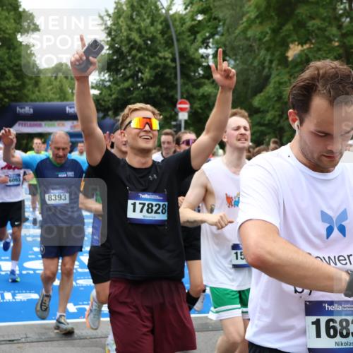 29.06.2025 - hella hamburg halbmarathon Zöllner http://msf.ph/oto/8248229 29.06.2025 10:57:35 Ziel 1239, 2236, 2652, 3435, 4502, 5015, 5134, 5457, 5458, 5728, 6281, 6302, 8393, 12144, 13245, 14571, 15695, 16093, 17758 meine-sportfotos.de